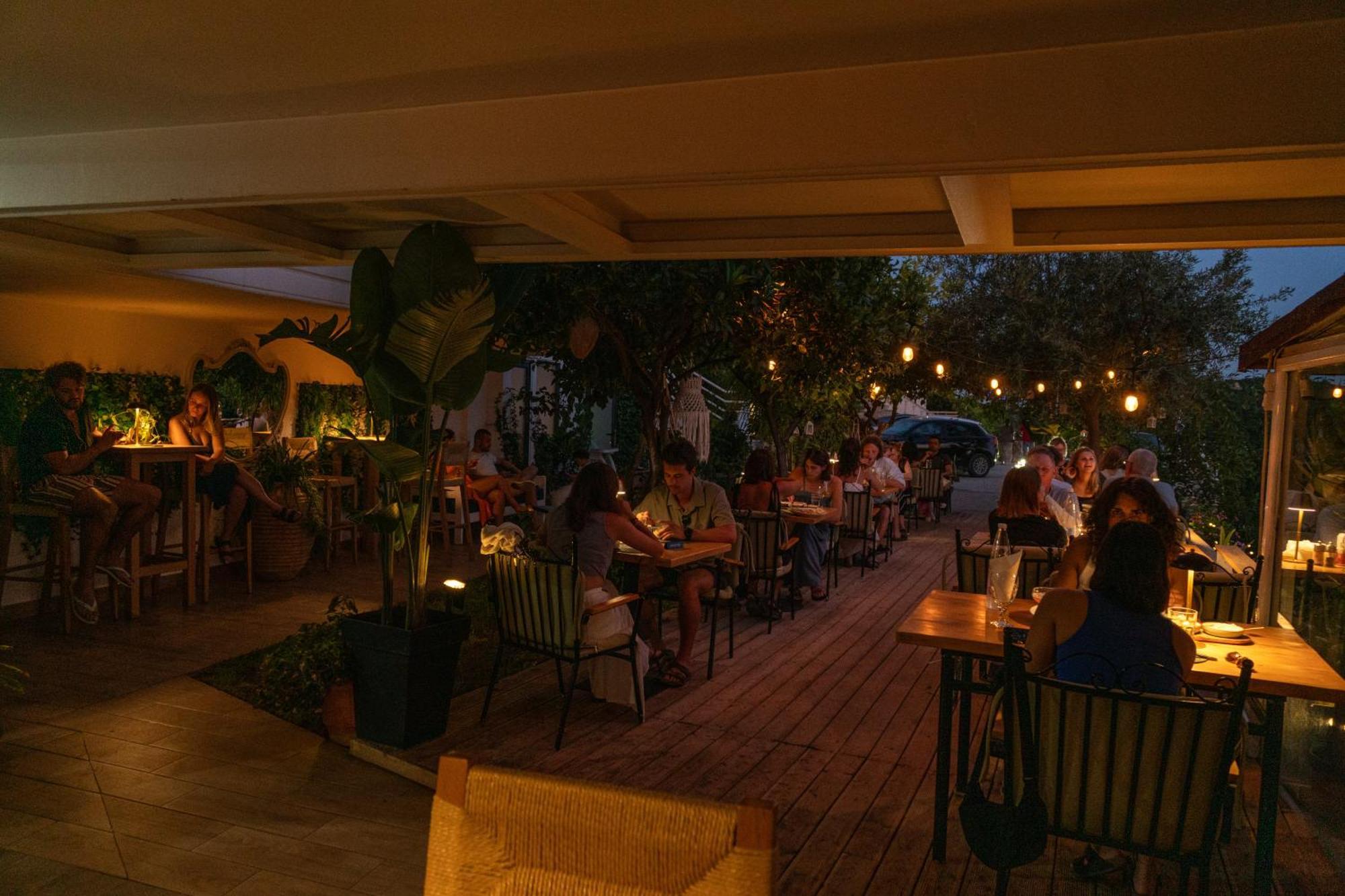 Aphrodite's Garden Himare