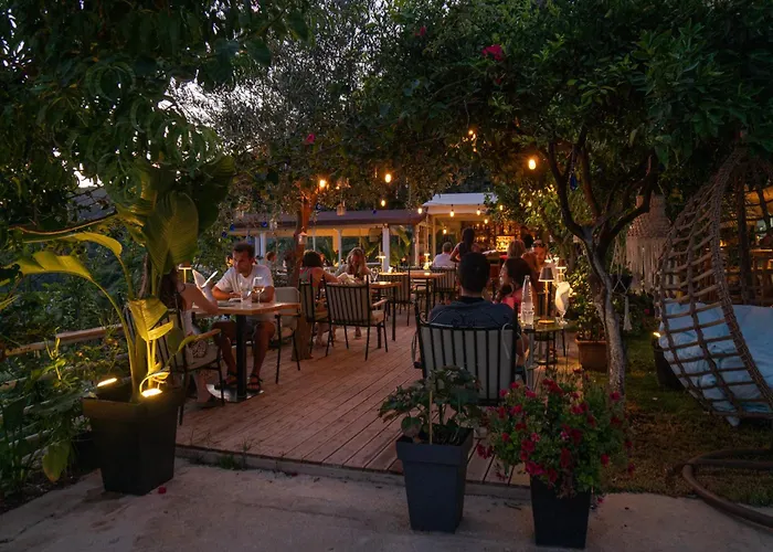 Aphrodite\'S Garden